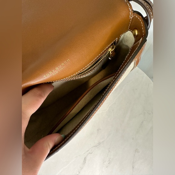🎉Host Pick🎉 Tory Burch Canvas and Leather Bag - Picture 5 of 15